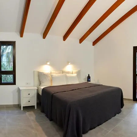 Villa - Unique With Heated Pool Fátaga