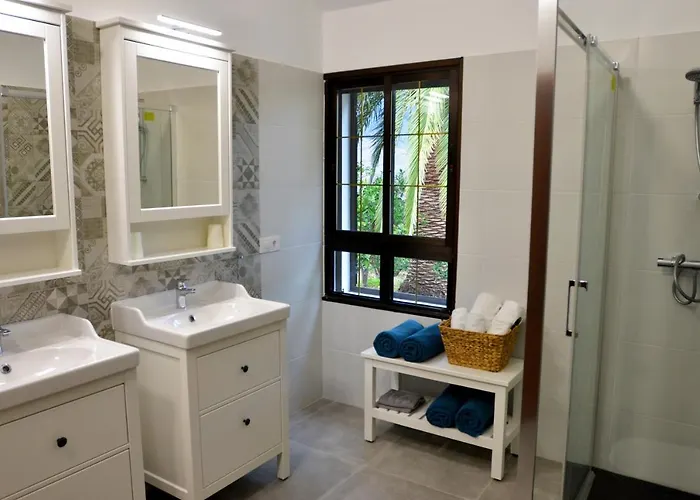 Villa - Unique With Heated Pool Fátaga